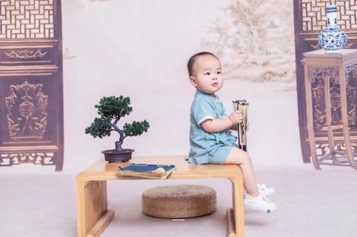 诸暨宝宝边吃奶边挣扎烦躁